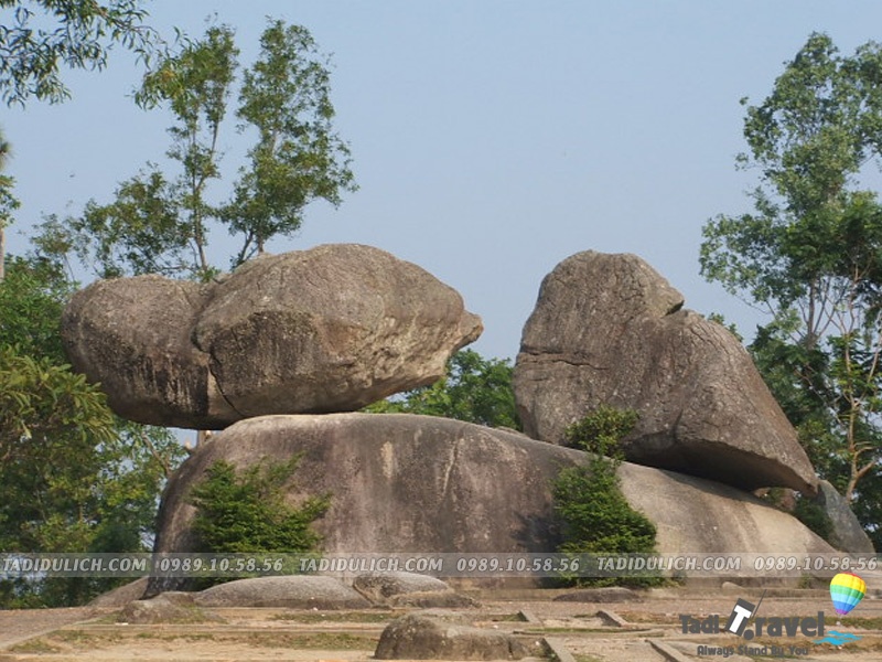 Hòn Trống Mái