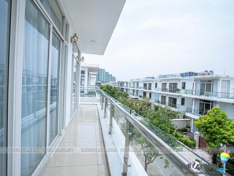 Các tiện Ãch khác cá»§a Villa FLC Sầm SÆ¡n Sao Biển SB09 Chá»§ nhà có trang bị dà n karaoke cho bạn thoải mái hát hò mà không tốn thêm phà Bếp nướng BBQ phục vụ cho bữa tiệc nướng ngoà i trá»i, pool party. Xe đạp đôi để dạo quanh resort ngắm cảnh quan xinh đẹp Thoải mái vẫy vùng dưới là n nước mát lạnh ở bể bÆ¡i rá»™ng 30m2. Váºy đó, Villa FLC Sầm SÆ¡n Sao Biển SB09 không những đẹp, đầy đủ tiện nghi mà còn có nhiá»u tiện Ãch sang trá»ng, đẳng cấp. Tá»›i đây, bạn như lạc và o má»™t nÆ¡i đầy lãng mạn, ngá»t ngà o.